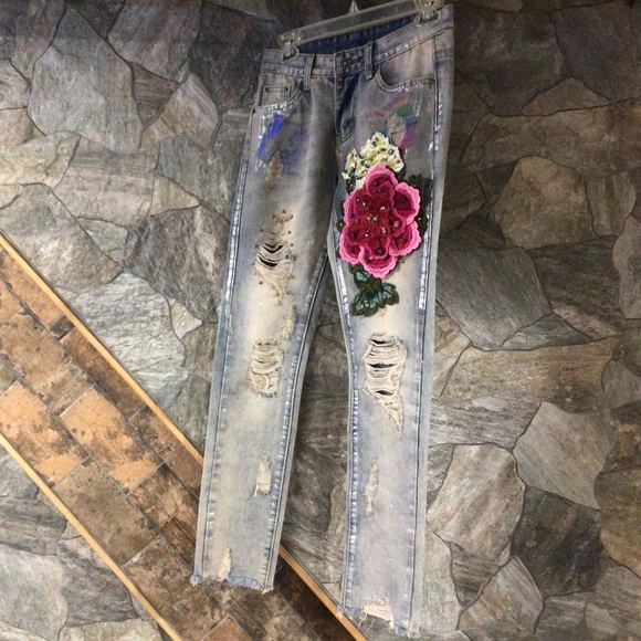 NWT Crazy 3D Embroidered Flowers beautiful jeans! - Picture 2 of 16